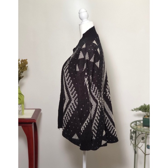 Miss Daisy Black & White Aztec Pattern Sweater - Picture 4 of 4